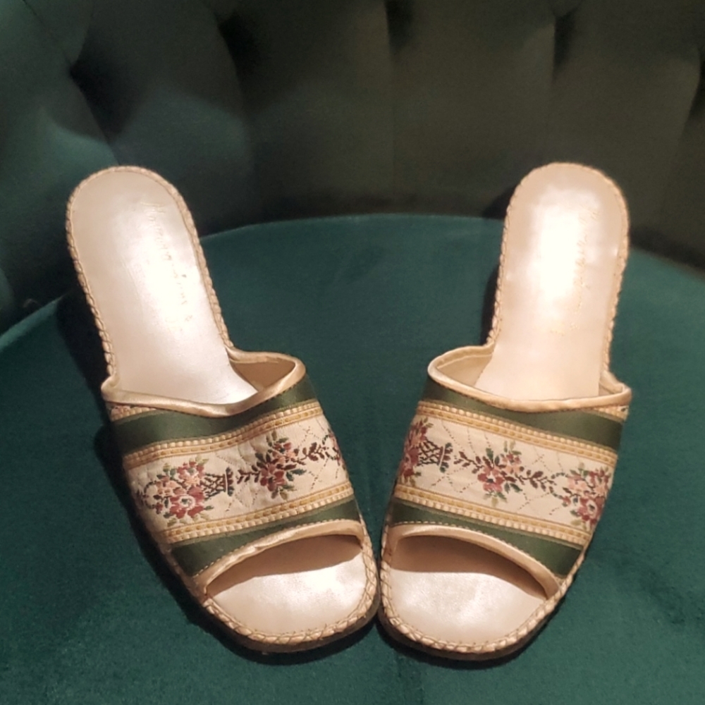 Green Traditional Greek Slides